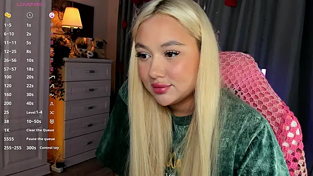 _Loneve__ Adlı Modelin Canlı XXX Sohbeti