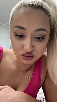 Kylie_One Webcam show