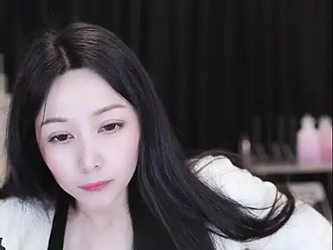 Nuyoah-77 live XXX chat