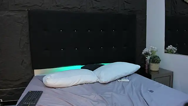 MillaGrey's Webcam Show