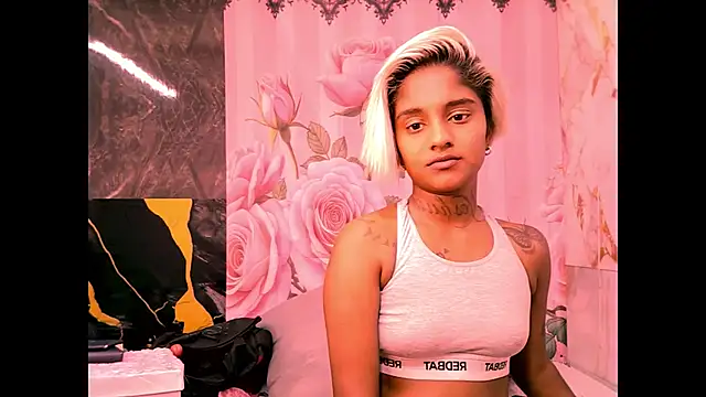 indian_barbie Show in webcam