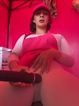 Samyra_Biker12 Show in webcam