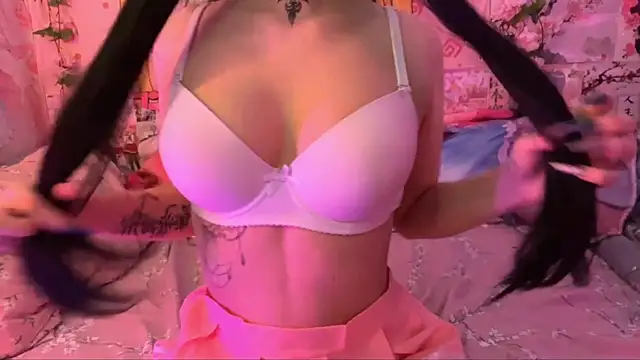 ToxiraLuneX's Live XXX Chat