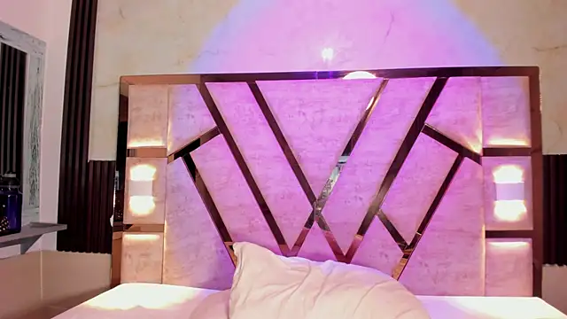 Athenea_Mills' Webcam Show