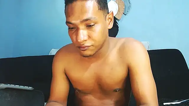 Grandeygruesa1: διαδικτυακό σόου στην κάμερα