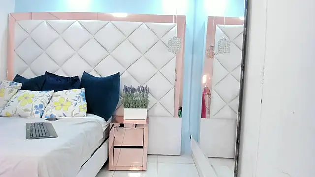 megannherrera Adlı Modelin Canlı XXX Sohbeti