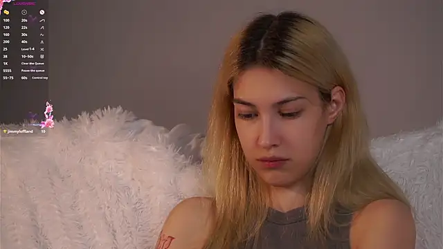 AngelicRice Adlı Modelin Canlı XXX Sohbeti