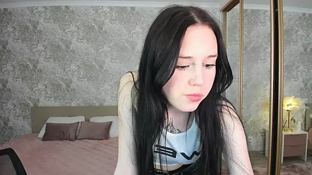 Chatroom XXX en direct de VioletHarme