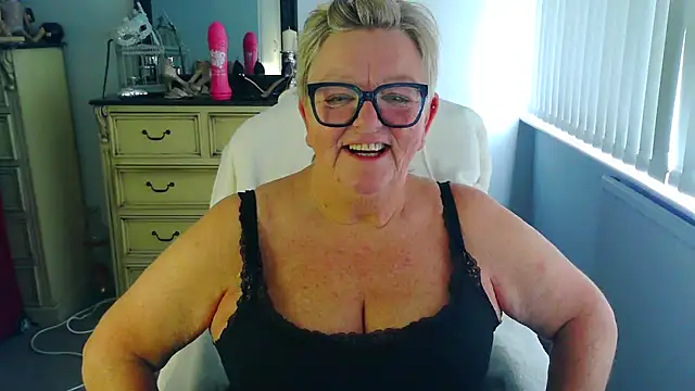 BridgetBlueEyes élő XXX-chatje