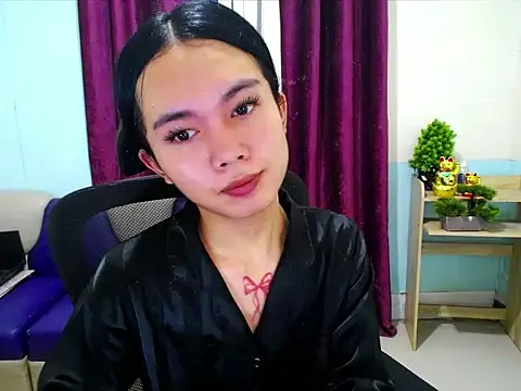 devine_goddess Show in webcam