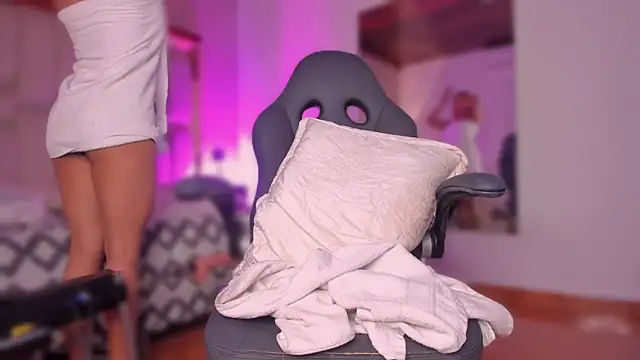 Emmily_Savage Live XXX-chat