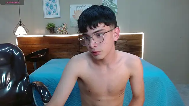 SantiTwinkyy Live XXX-chat