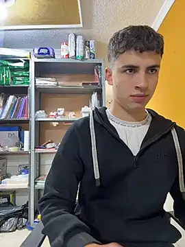 Онлайн чат XXX AdrianRinaldi