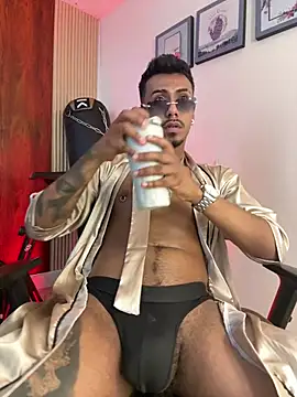 Latinmoster_boss Adlı Modelin Canlı XXX Sohbeti