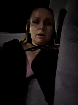 Bondgirl_013: διαδικτυακό σόου στην κάμερα