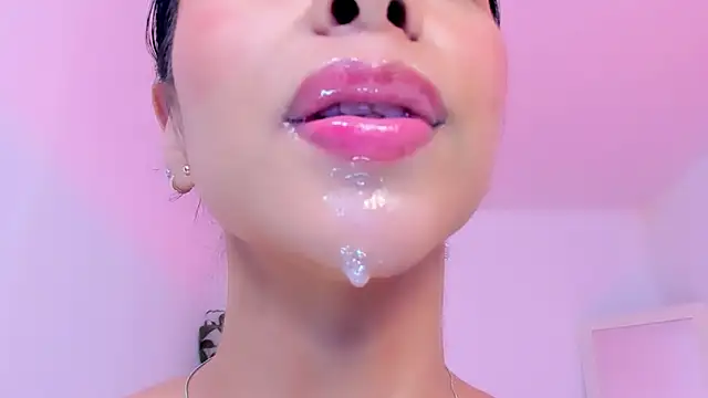 sophierooy22's Live XXX Chat