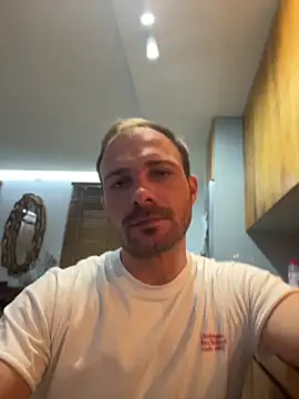 Adventurehotman 即時 XXX 聊天