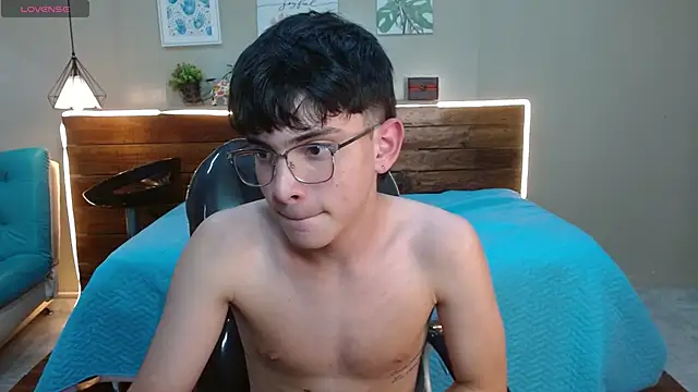 SantiTwinkyy 网络视讯表演