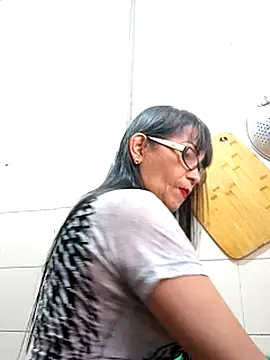 Chat +18 de kelly_squirting ao vivo