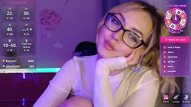 -Stephanie-: онлайн-секс-чат