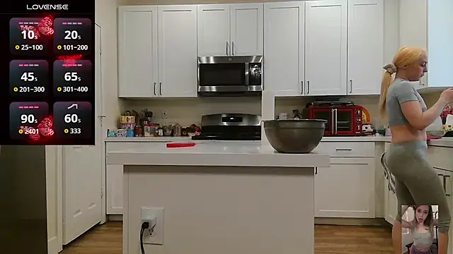 Blondiewithanass' Live XXX Chat