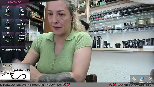 Pokazy przed kamerką – Katt-findom