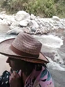 Chat +18 de esmeralda_li ao vivo