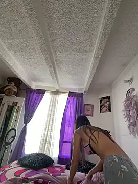 Niky_777 Adlı Modelin Canlı XXX Sohbeti