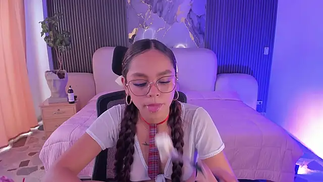 CarolineFyre Chat XXX live