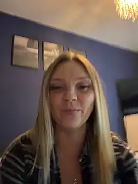 XXX chat uživo modela Sky25x