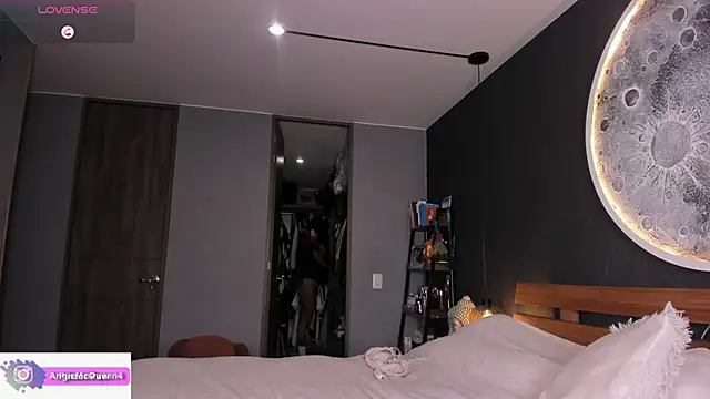 Sarajames élő XXX-chatje