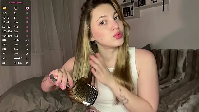 1Kellynaive Live XXX-Chat