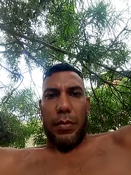 UnreadyChutzpa 即時 XXX 聊天