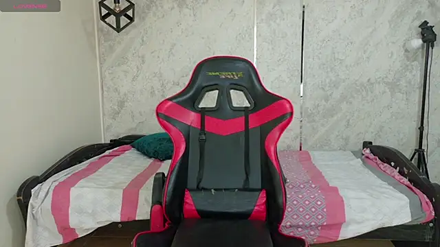 emy_0のライブXXXチャット