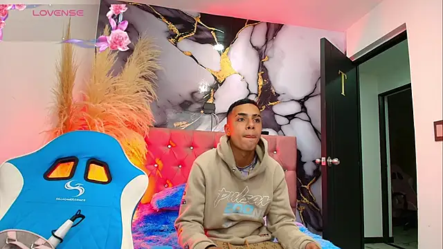 Ariatna_Andy 现场XXX聊天