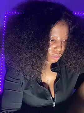 Chat XXX en directo de RainBougie