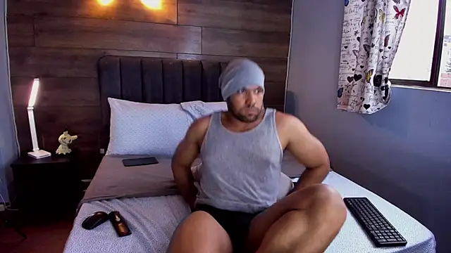 Show modela anthonylatynxd na web-kameri