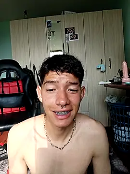 heyy_noah11 Adlı Modelin Web Kamerası Şovu