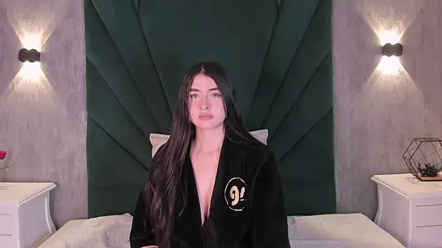 EmiliClarke 现场XXX聊天