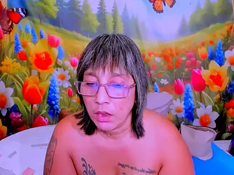 Chat +18 de indianroxy ao vivo