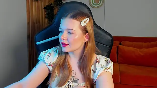 ElinaVale webcam show