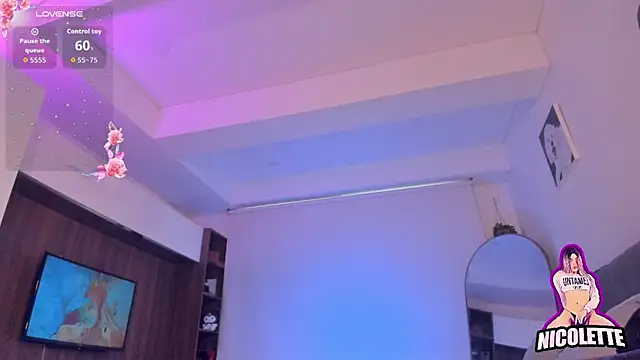 Show modela nicolette_tay na web-kameri