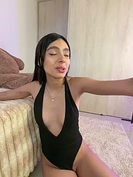 Вебкам-шоу ZaraLuuv