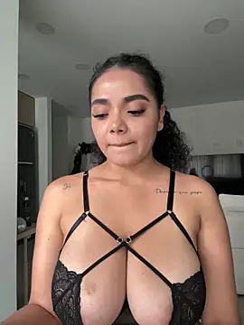 Curlyierr élő XXX-chatje