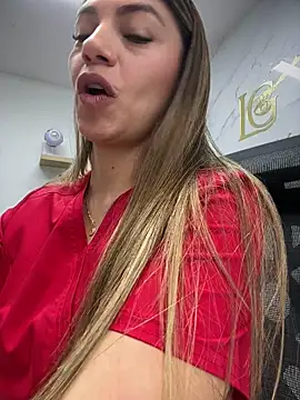 Show de alicee16 na webcam