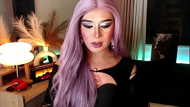 mslilly_croft élő XXX-chatje