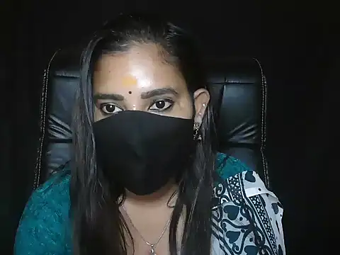 Rashmi-Sexy 即時 XXX 聊天