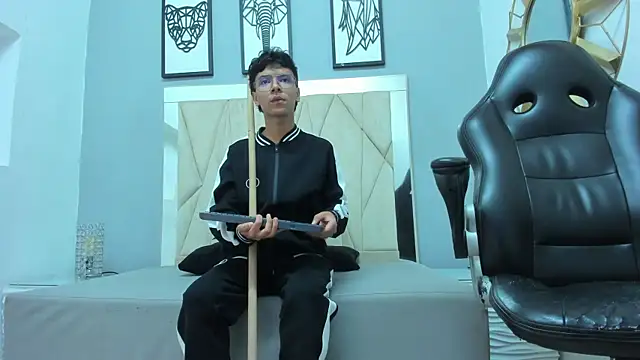 Pokazy przed kamerką – adams_bobby