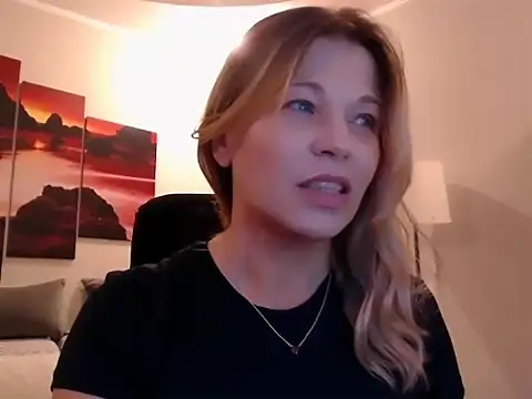 love-bionda élő XXX-chatje