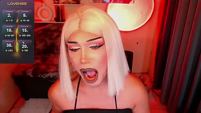 deliciousClaire élő XXX-chatje